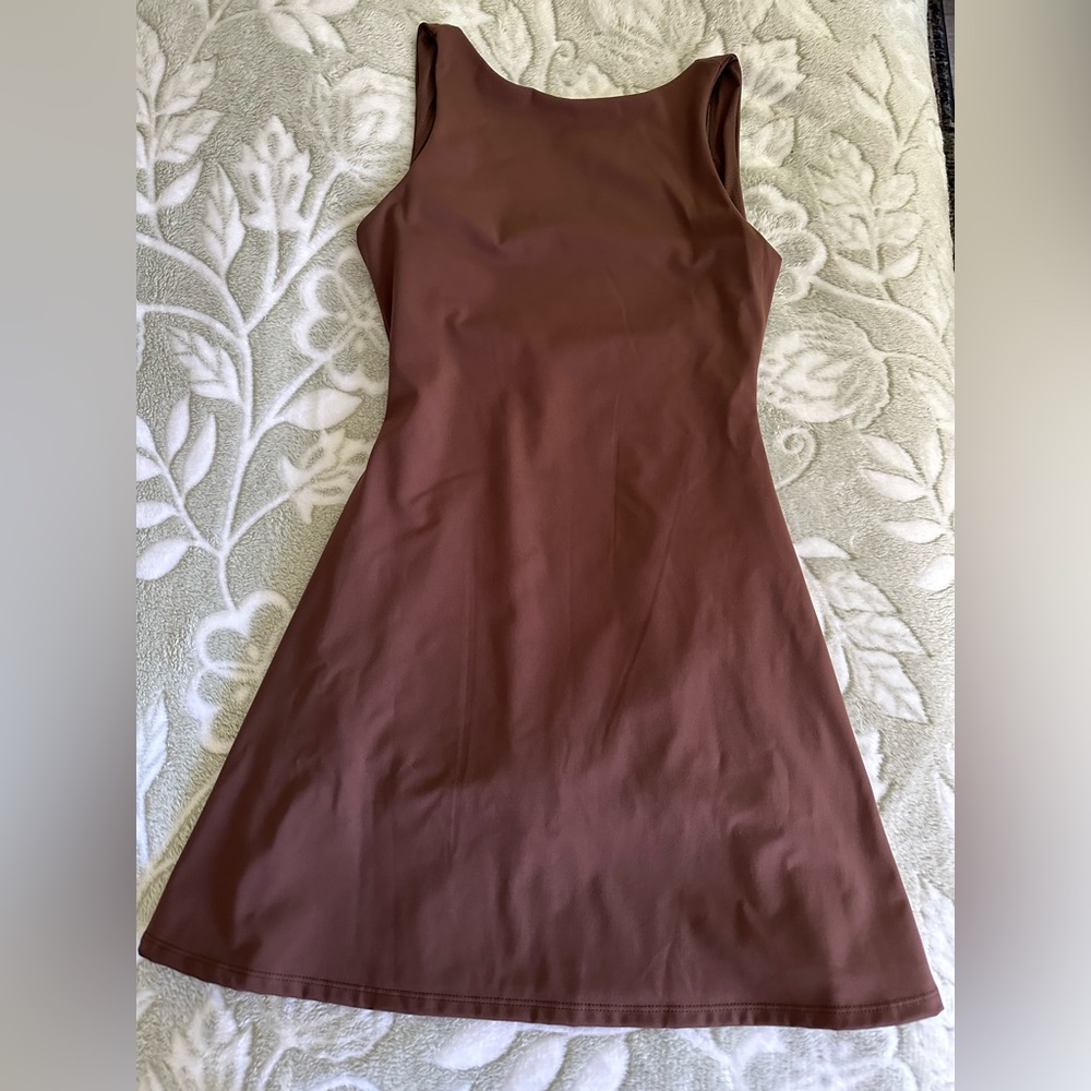 Elegant Brown Sleeveless Athletic Dress